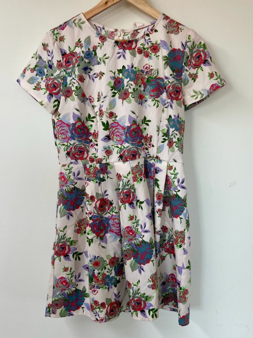 Forever 21 Women's Cream and Multicolor Floral Short Sleeve Mini Dress Size L